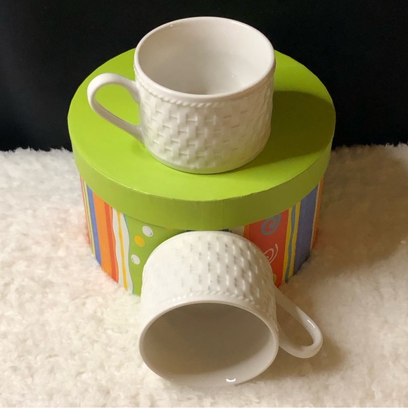 Set Of 2 Oneida’s Majesticware, Basketweave Stoneware Cups/Mugs - Picture 8 of 8